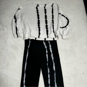 Women’s Sundry Black And White Sweatshirt And Lounge Pants Size 2